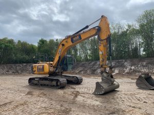 2015 JCB JS220LC Excavator Used for sale