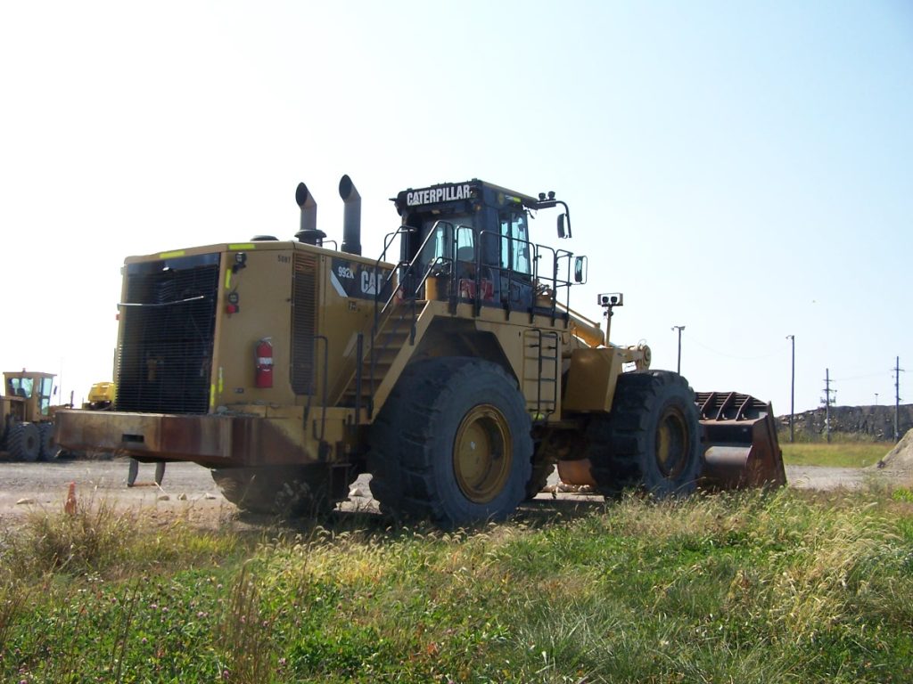 2010 CAT 992K Wheel Loader rear view