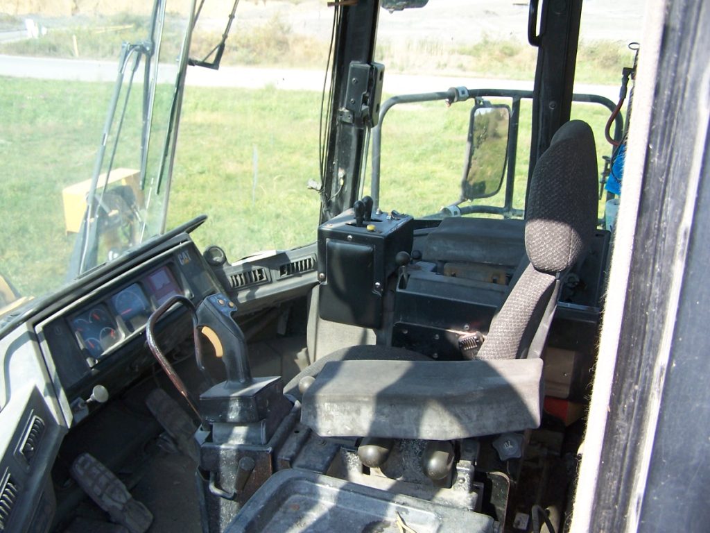 2010 CAT 992K Wheel Loader cab view
