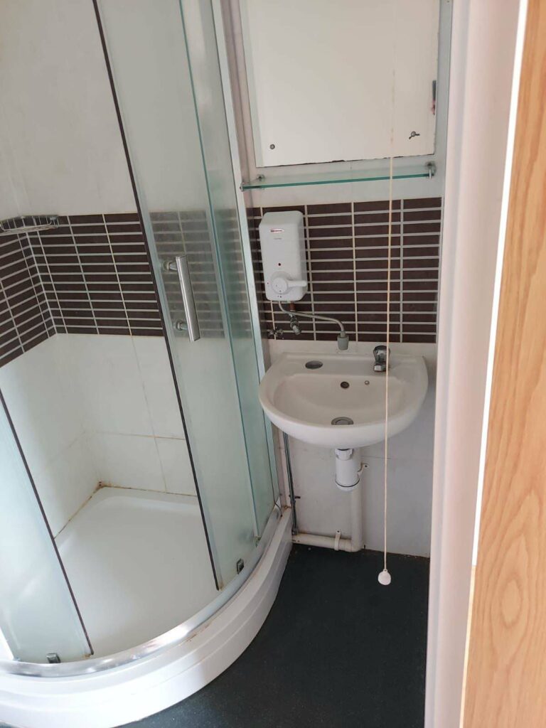 Site Accommodation units shower basin_