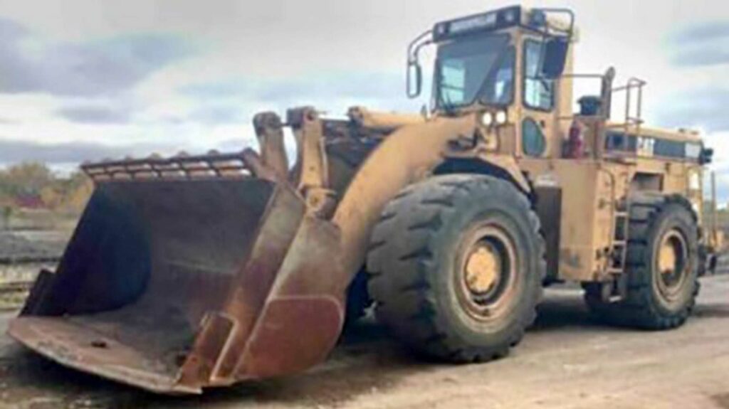 1996 CAT 988F Wheel Loader left side view