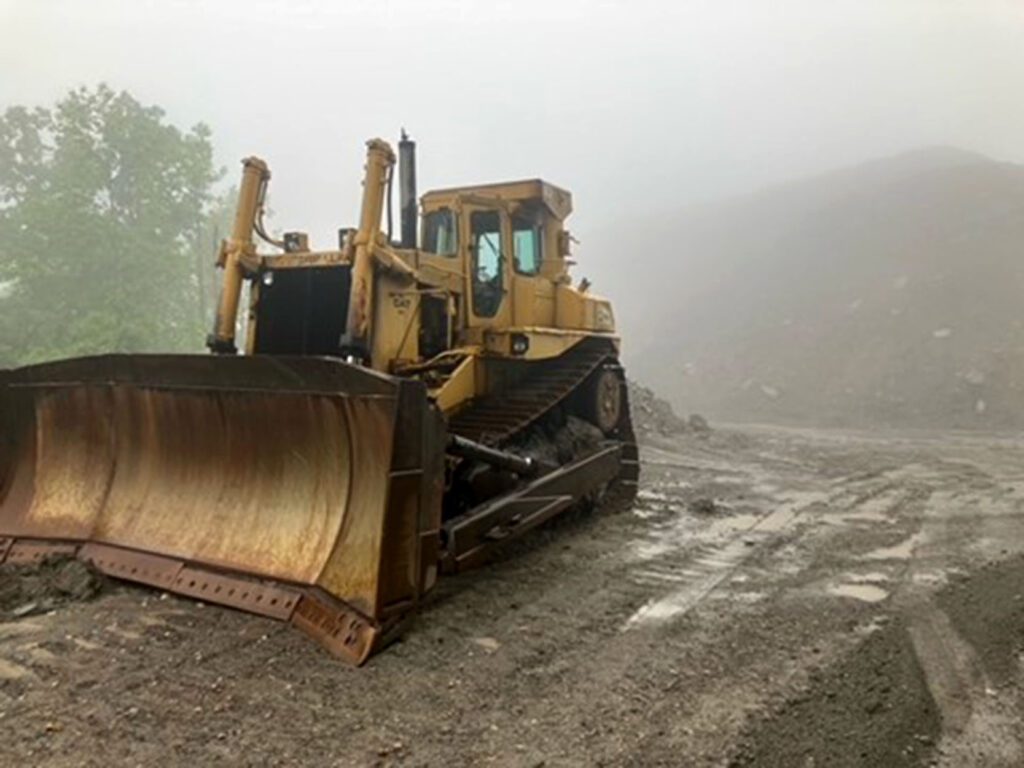 CAT D9L Crawler Tractor Front left side view