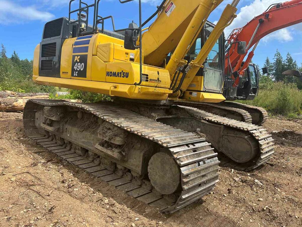 Komatsu PC490LC-11 Excavator left side view