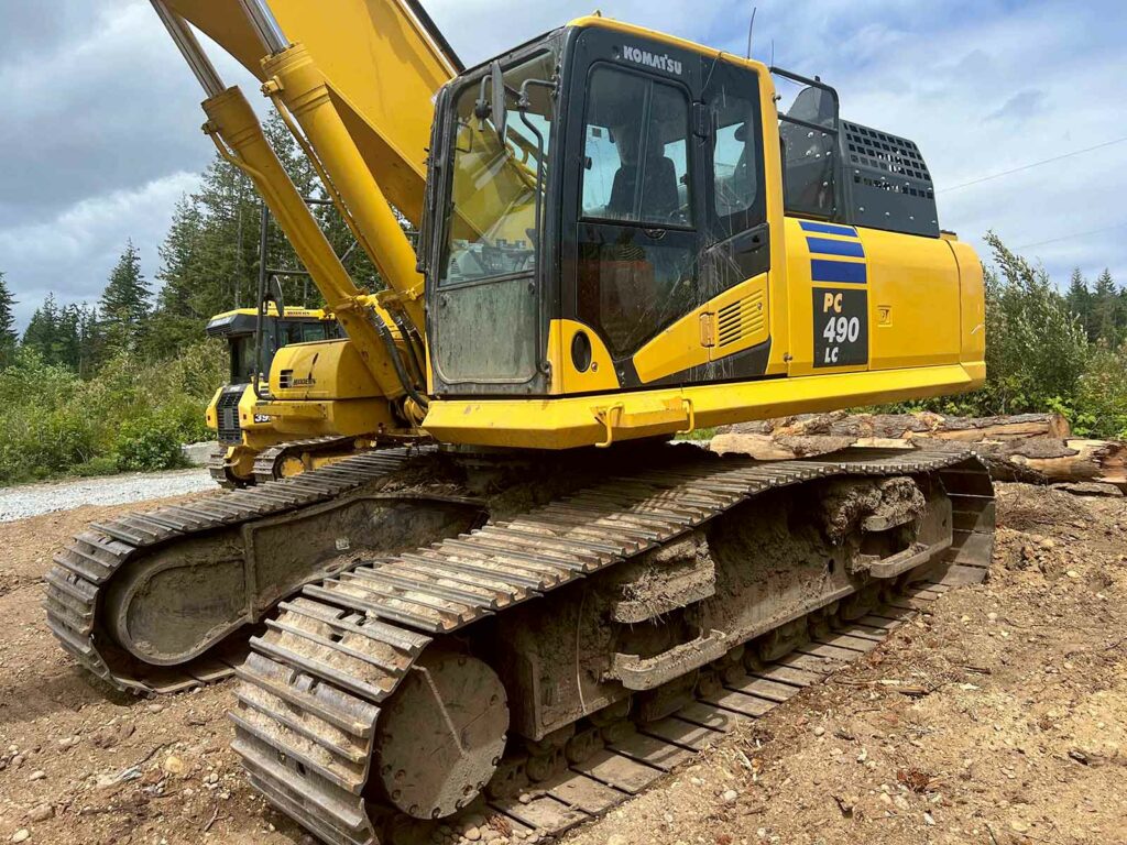 Komatsu PC490LC-11 Excavator right side view