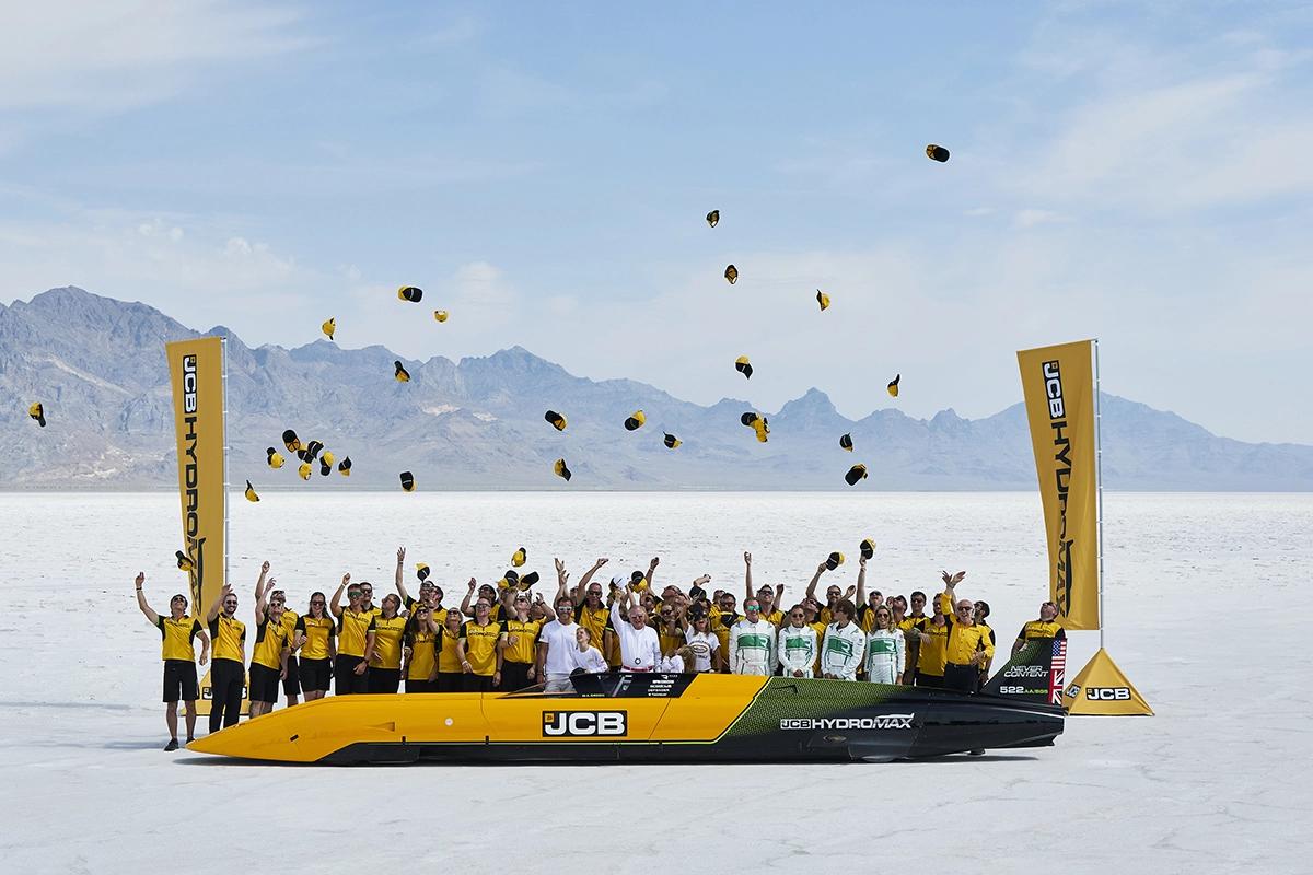 Hydrogen-Powered JCB Hydromax Sets 406.320 Mph World Land Speed Record