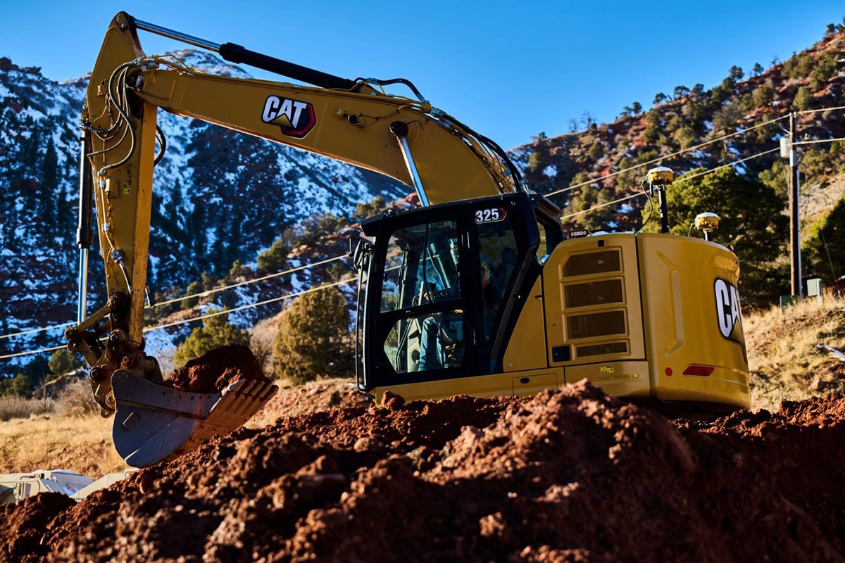 New Heavy-Duty Undercarriage Configuration for the Cat 325