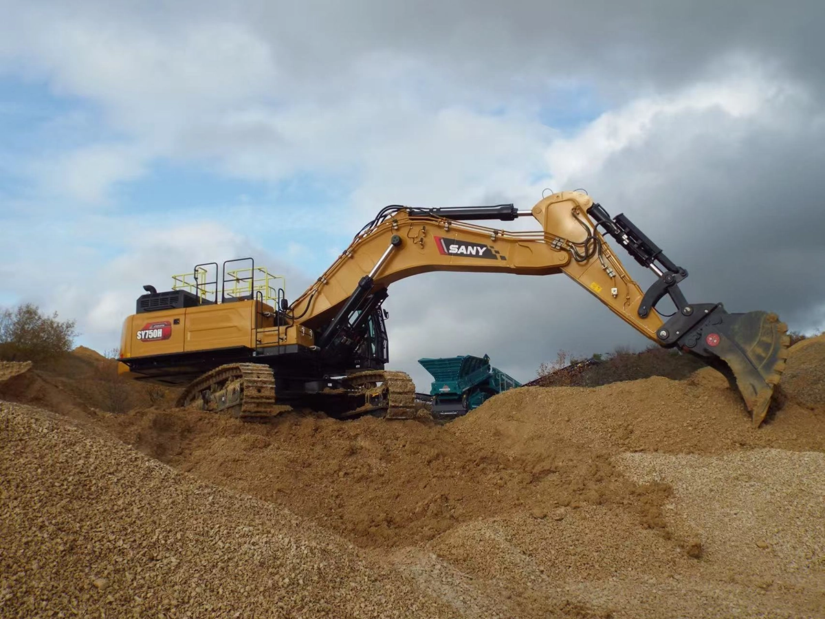 SANY delivers first 80-tonne excavator in the UK