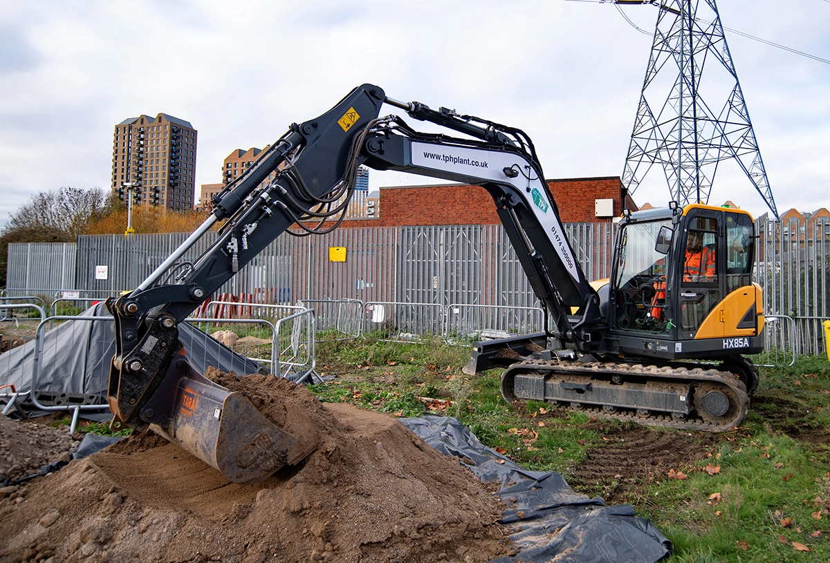 TPH Plant Hire Takes First Six Hyundai Excavators