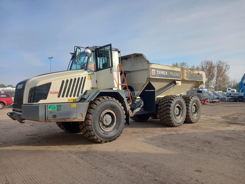 2018 Terex TA300 used articulated dump truck left side view