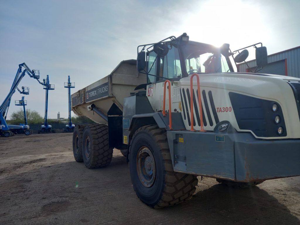 2018 Terex TA300 used articulated dump truck right side view