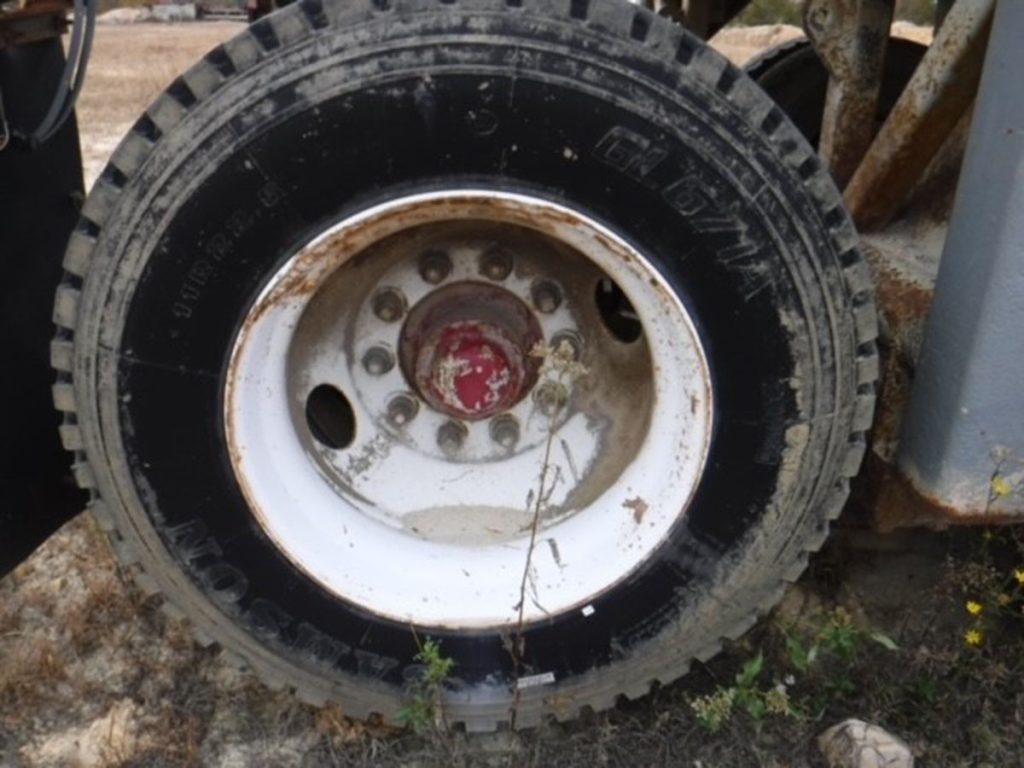2002 KPI-JCI 1400 LS 54 inch used clone crusher tyres.