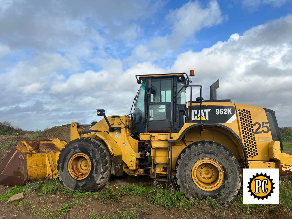 Caterpillar 962K Wheeled-Loader left side view
