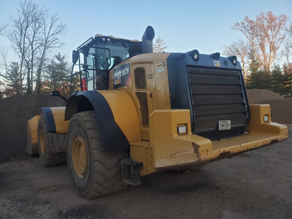 2016 CAT 982M Wheel Loader - Material Handler rear view.