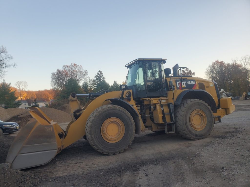 2016 CAT 982M Wheel Loader - Material Handler side view.