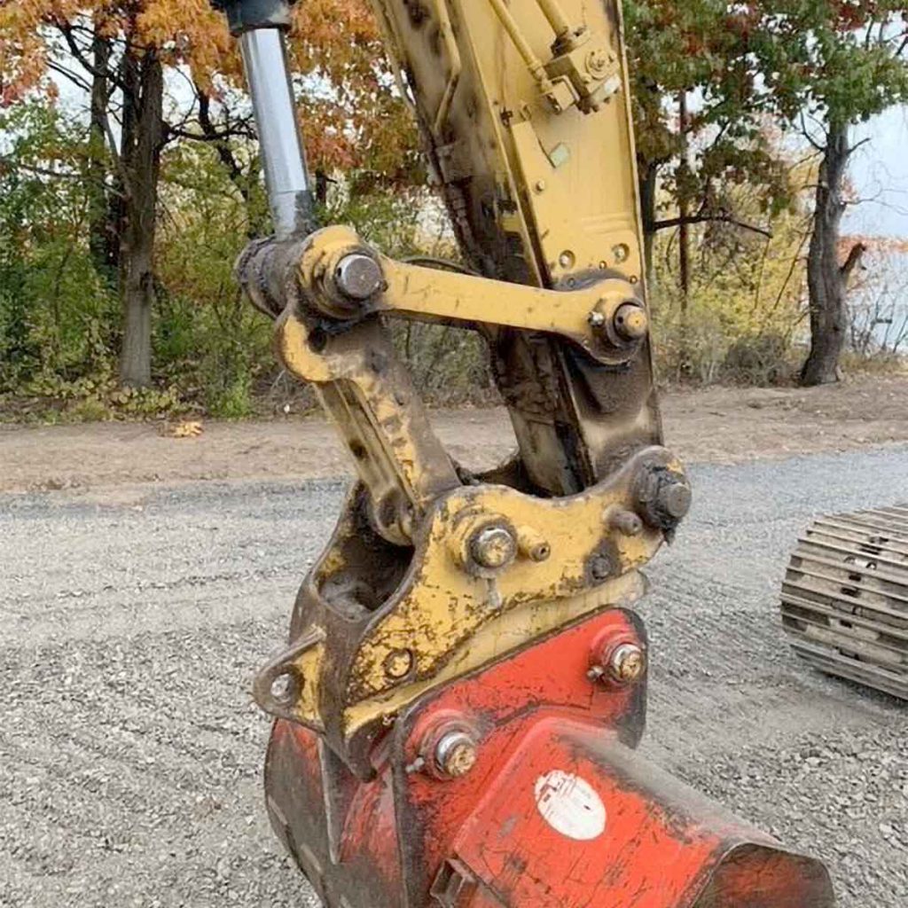 2018 CAT 320 Excavator used on PlantClassifieds quick coupler view.
